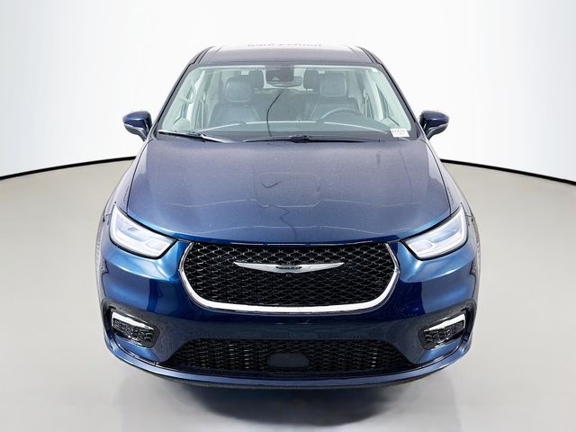 2023 Chrysler Pacifica Touring L photo 2