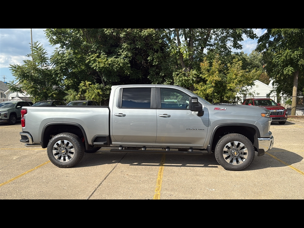 2026 Chevrolet Silverado LT photo 4