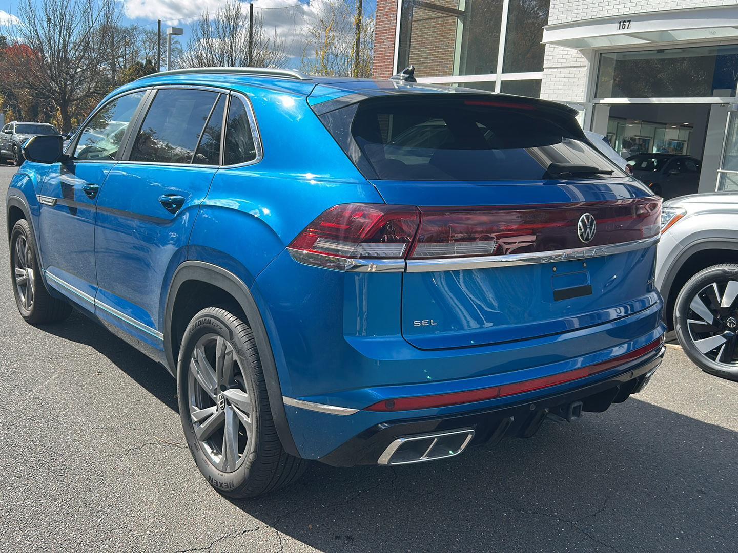 2024 Volkswagen Atlas Cross Sport SEL R-Line photo 2