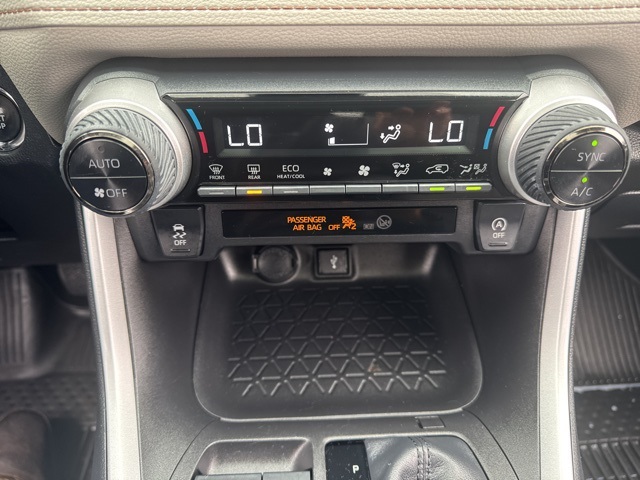 2022 Toyota RAV4 XLE photo 31