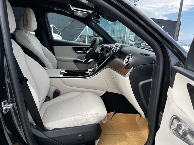 2026 Mercedes Benz GLC 300 photo 21