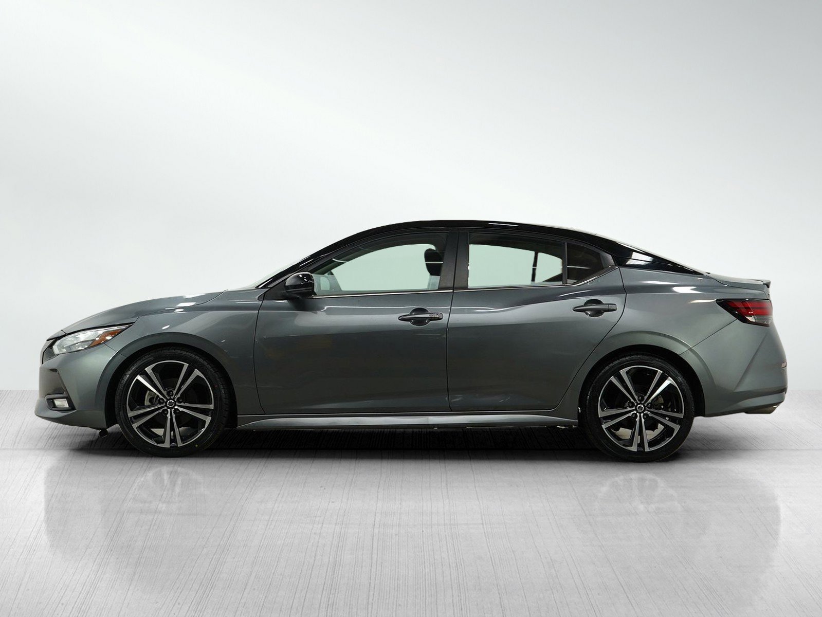 Used 2020 Nissan Sentra SR with VIN 3N1AB8DV2LY307959 for sale in Minneapolis, Minnesota