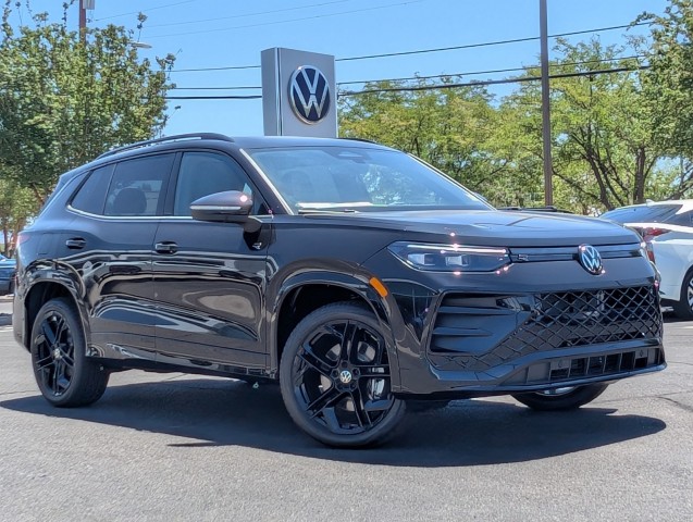 2025 Volkswagen Tiguan SE R-Line Black
