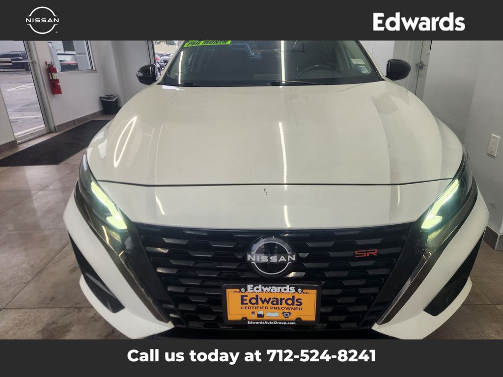 2023 Nissan Altima 2.5 SR photo 3