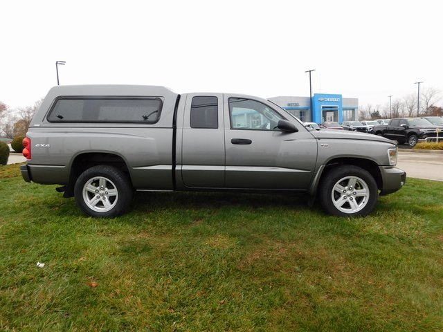 2011 Dodge Dakota SXT SLT photo 2