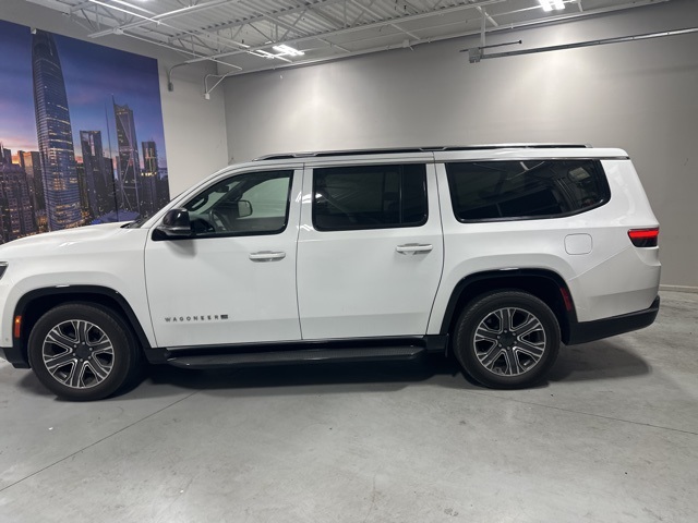 2023 Jeep Wagoneer L Series II photo 3