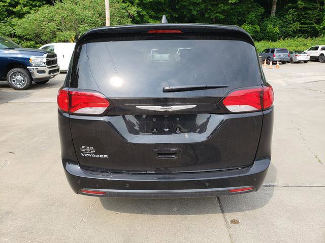 2025 Chrysler Voyager LX photo 4