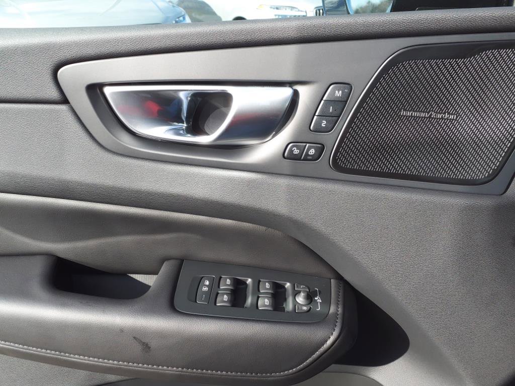 2024 Volvo XC60 Recharge Hybrid Plus photo 13