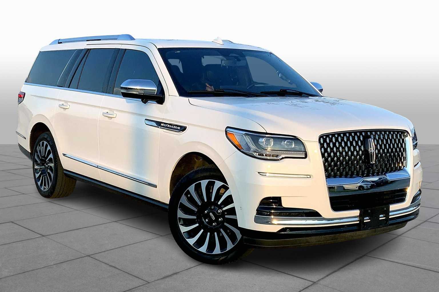2023 Lincoln Navigator L photo 2