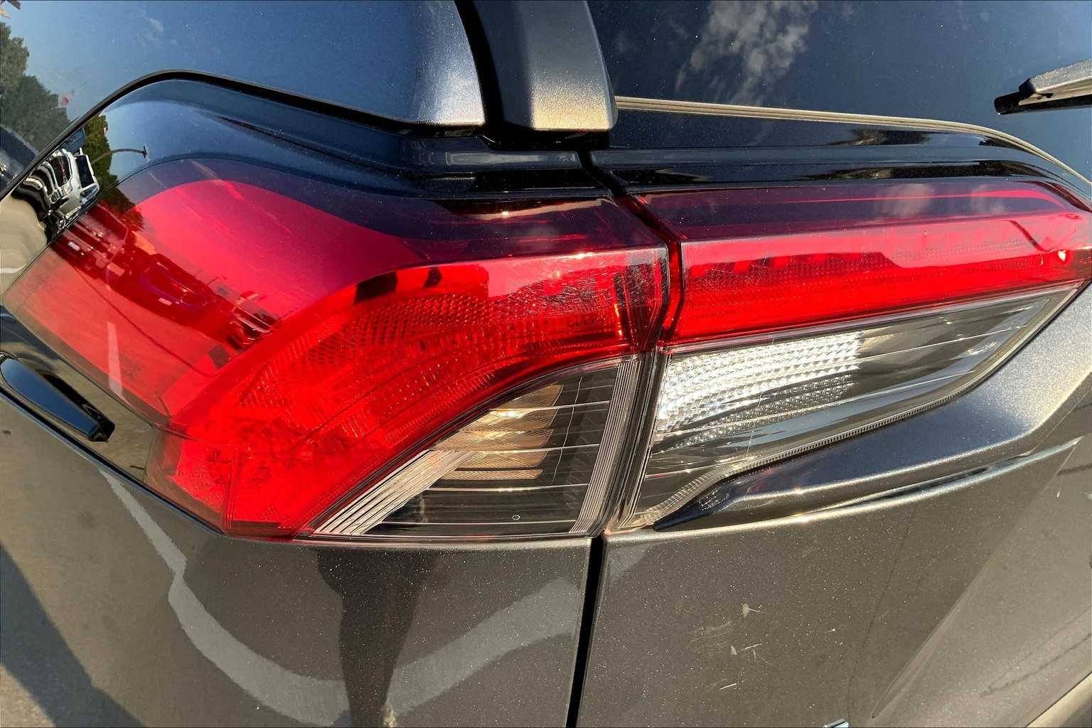 2021 Toyota RAV4 LE photo 26