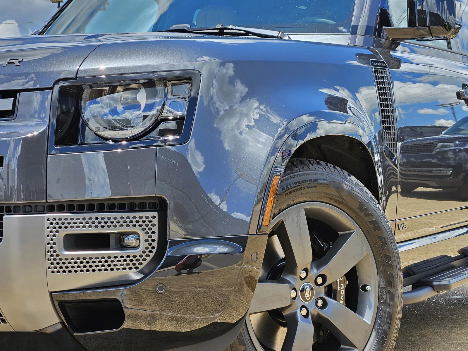 2025 Land Rover Defender 110 V8 photo 7