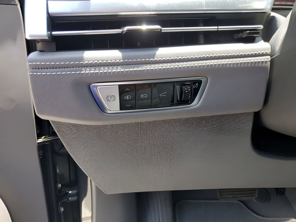 2026 Cadillac Escalade IQ Luxury photo 29
