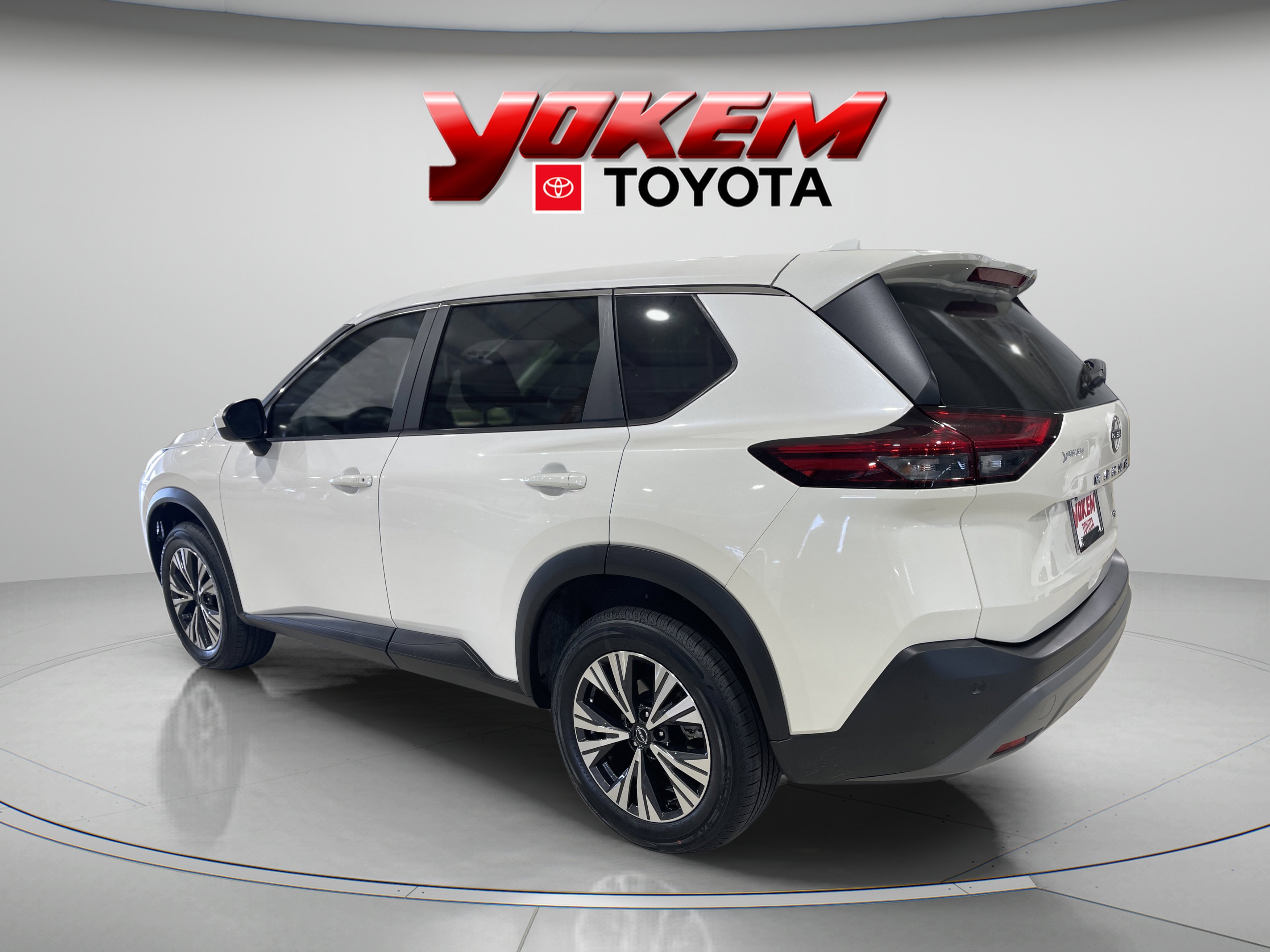 2023 Nissan Rogue SV photo 2