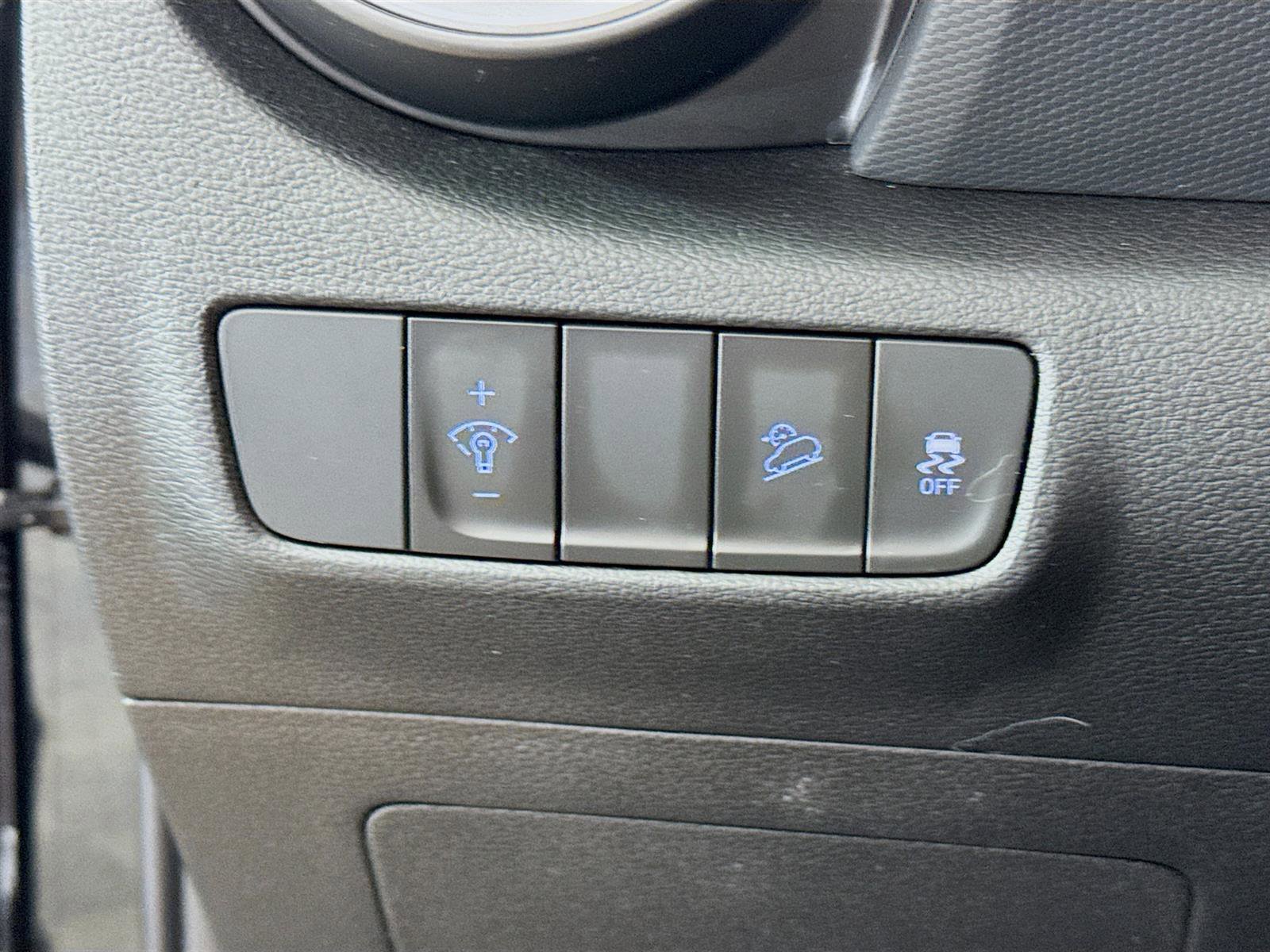2023 Hyundai Kona SEL photo 8