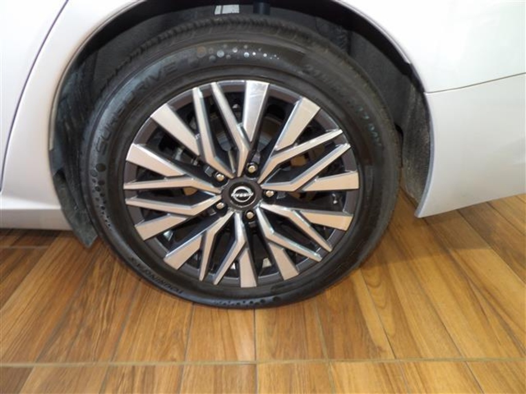 2023 Nissan Altima 2.5 SV photo 9