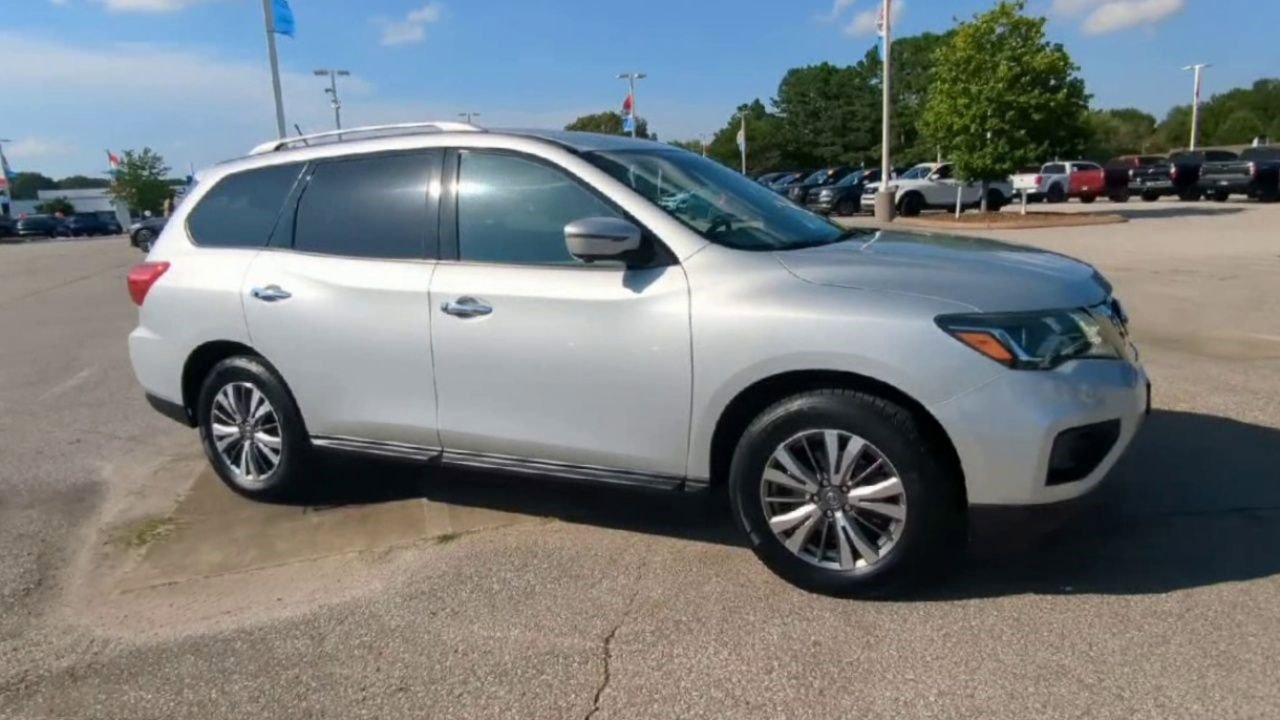 Used 2018 Nissan Pathfinder SL with VIN 5N1DR2MM5JC617969 for sale in Jackson, TN