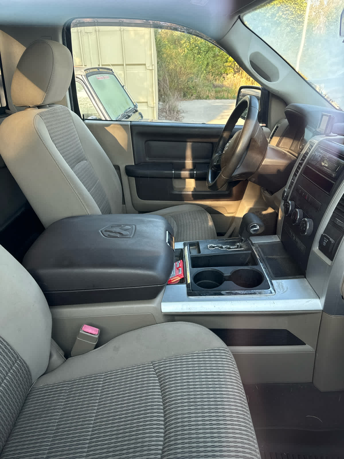 2012 Ram 1500 SLT photo 2