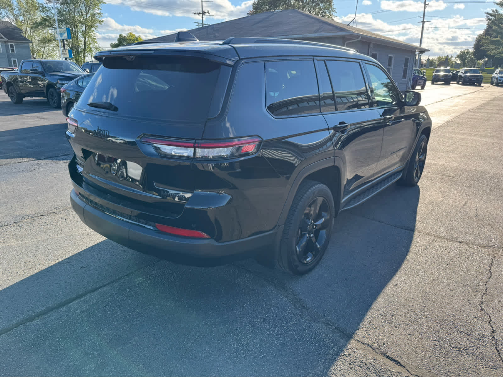 2023 Jeep Grand Cherokee Limited photo 2