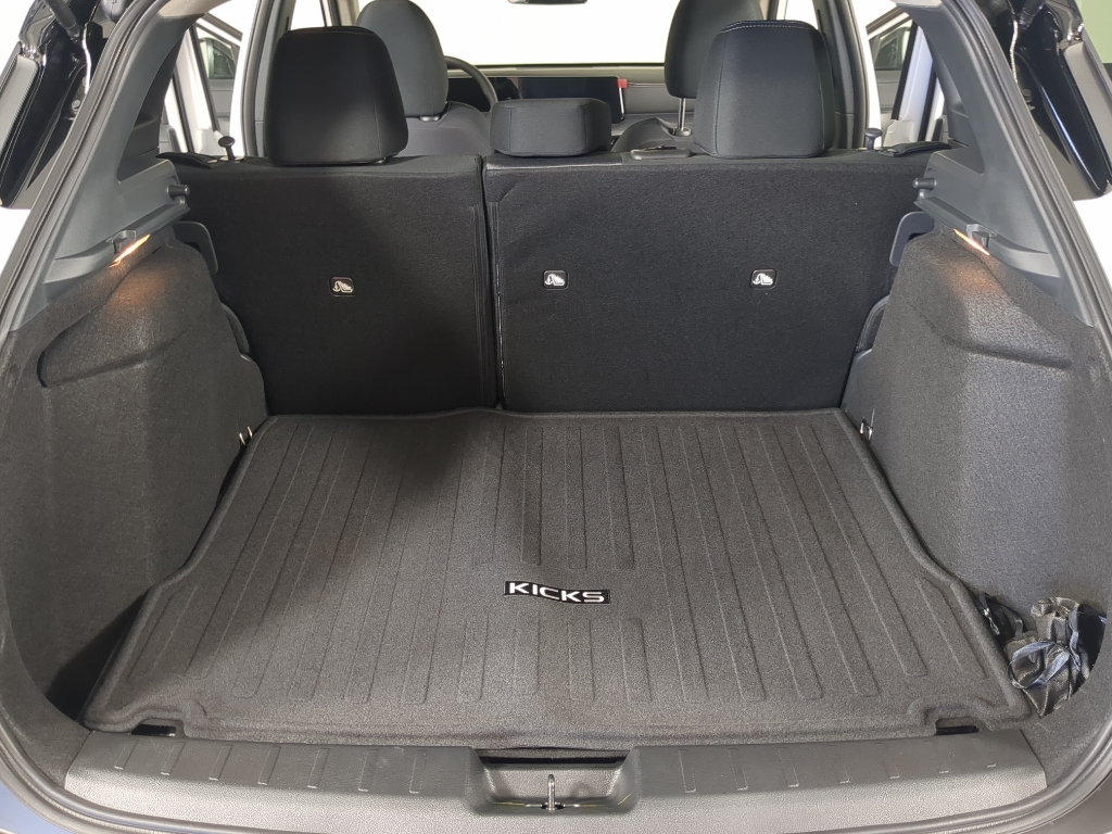 2026 Nissan Kicks SV photo 13