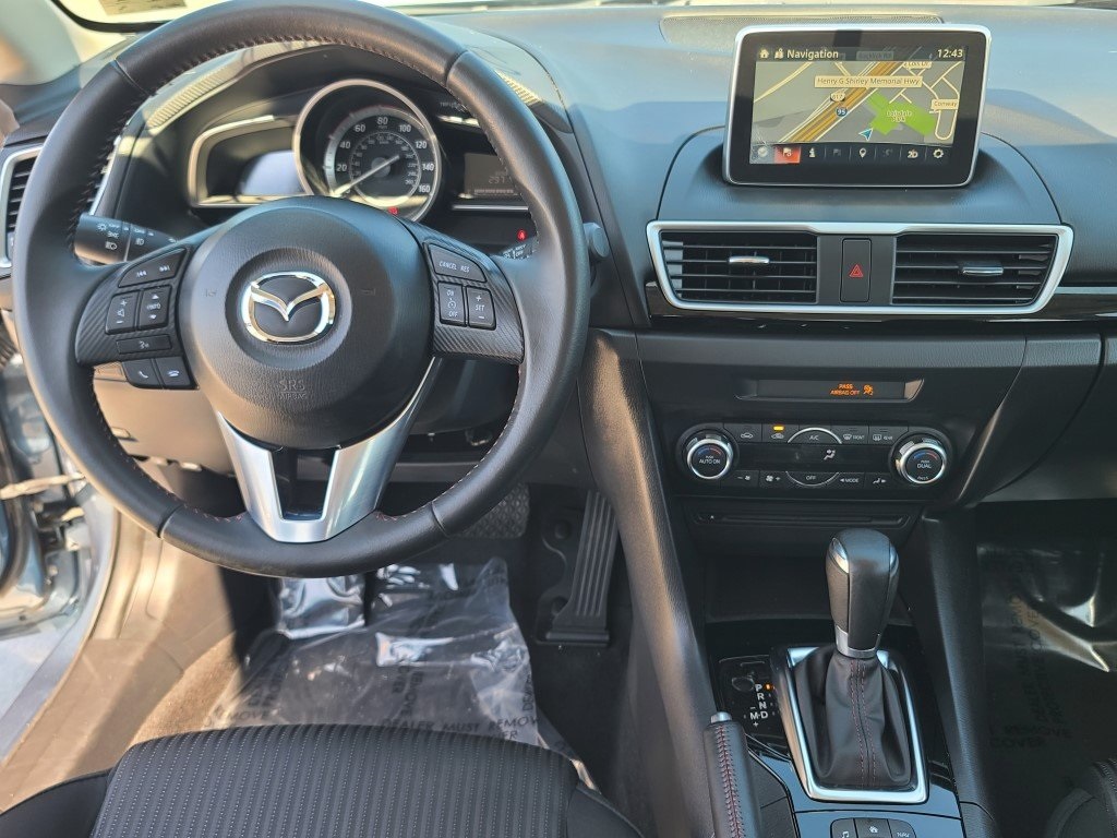 2015 Mazda Mazda3 Touring photo 3