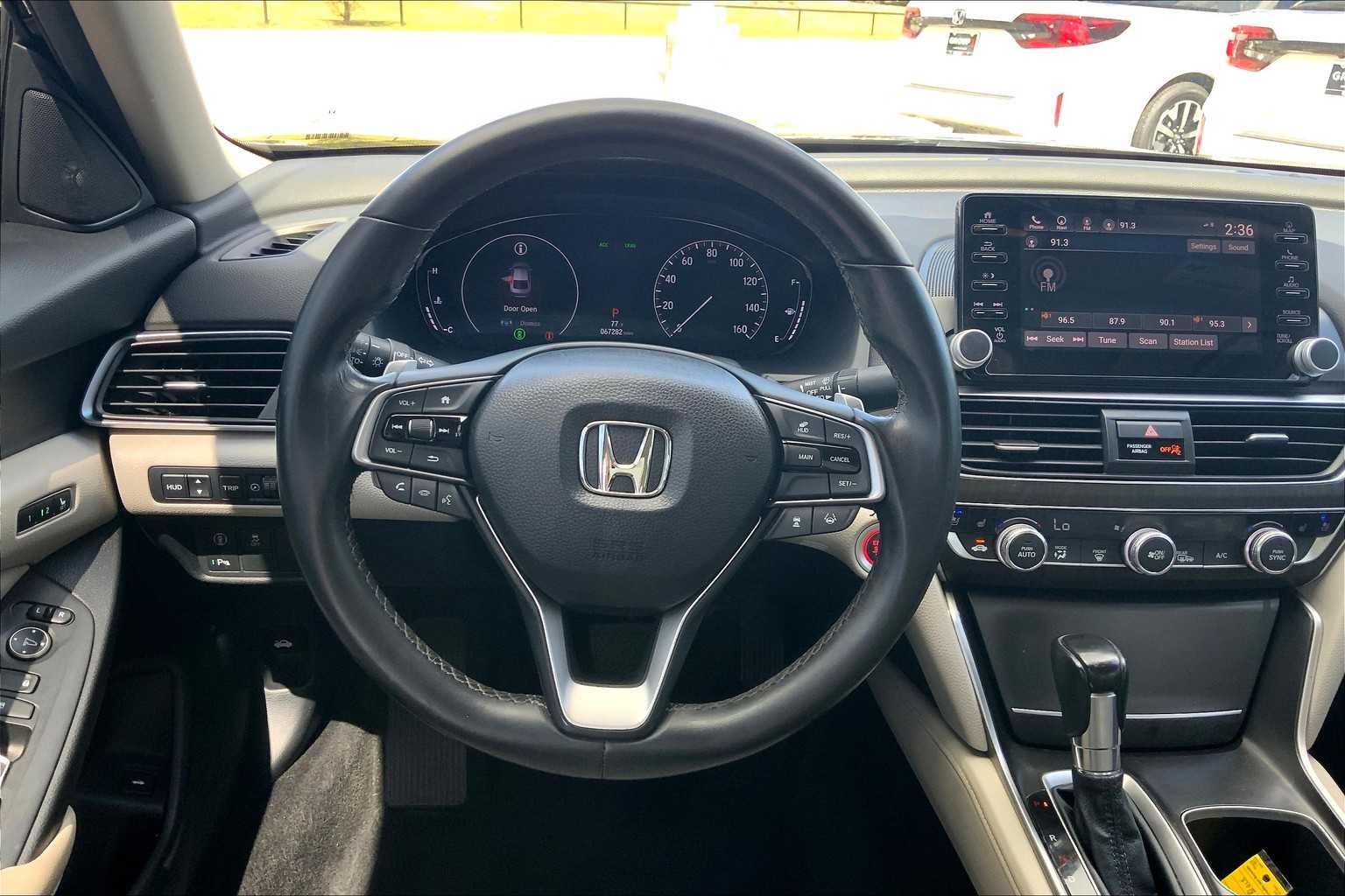 2018 Honda Accord Touring 1.5T photo 5