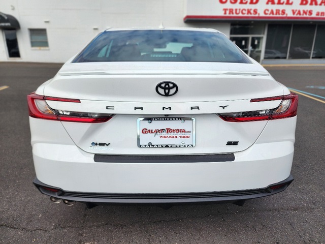 2025 Toyota Camry SE photo 5