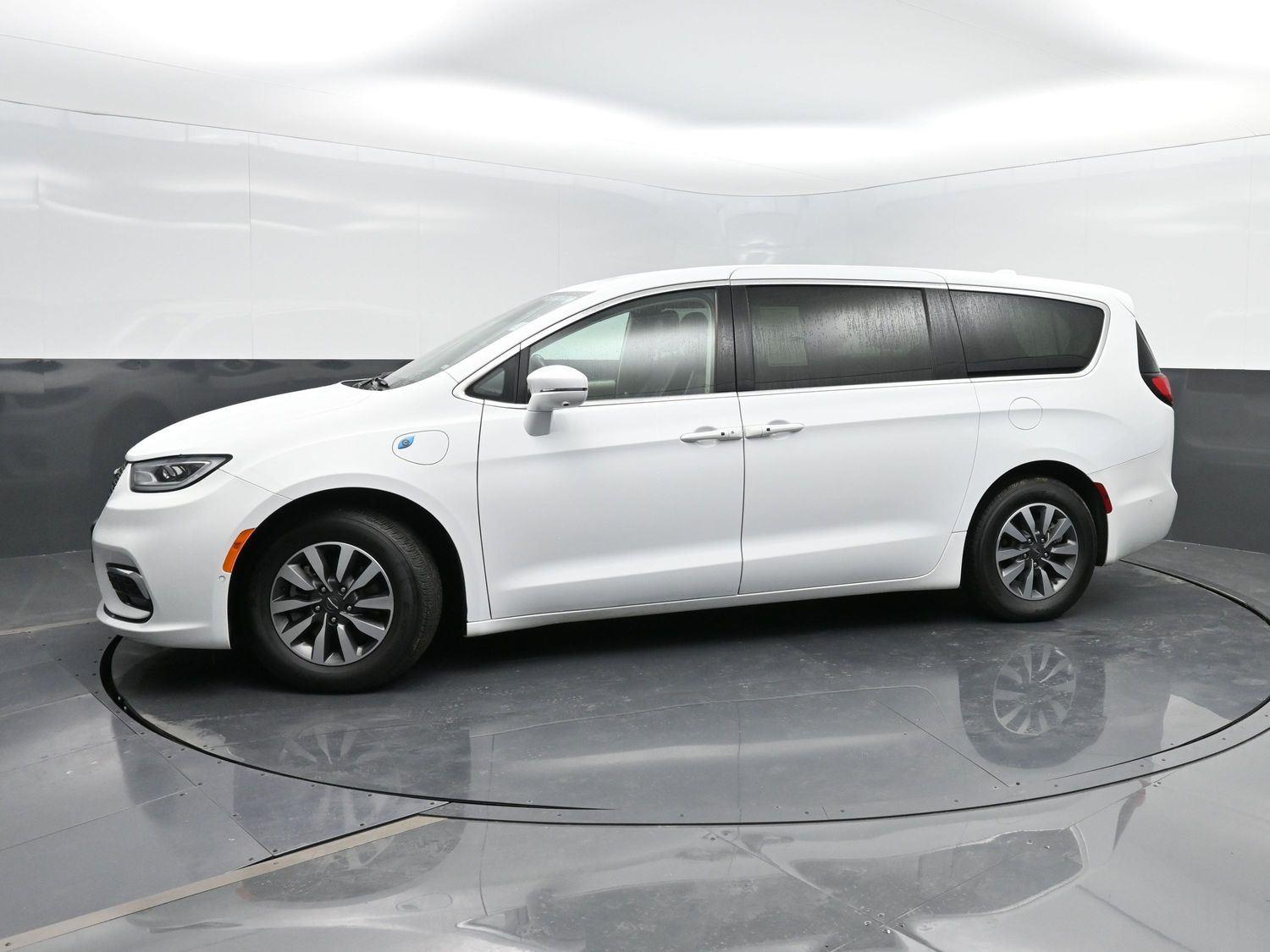 2022 Chrysler Pacifica Hybrid Touring L