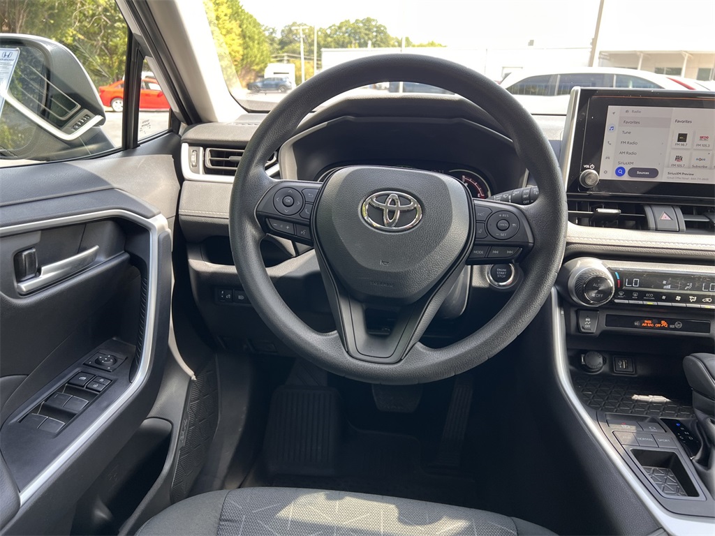 2024 Toyota RAV4 XLE photo 19