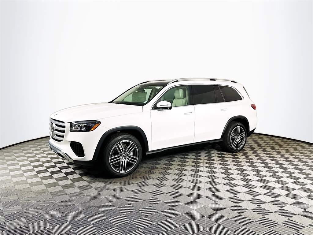 2026 Mercedes Benz GLS 450 4MATIC photo 2