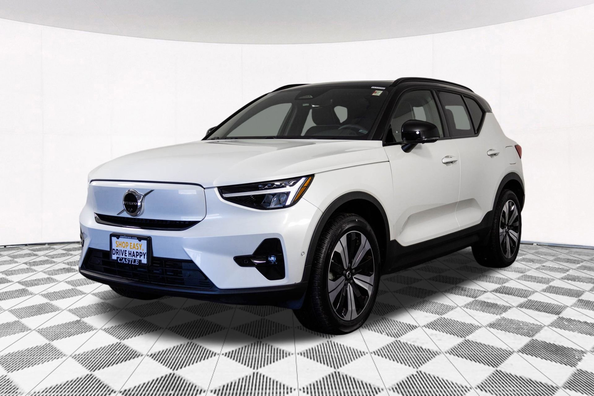 2023 Volvo XC40 Recharge Plus photo 2