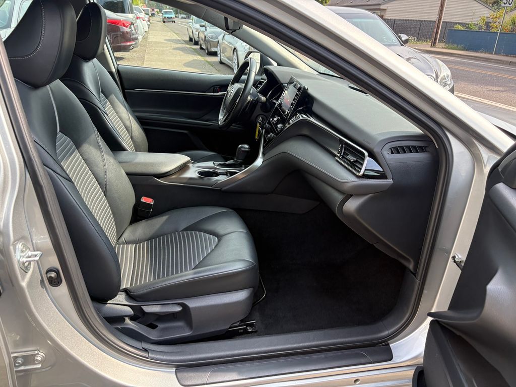 2021 Toyota Camry SE photo 24
