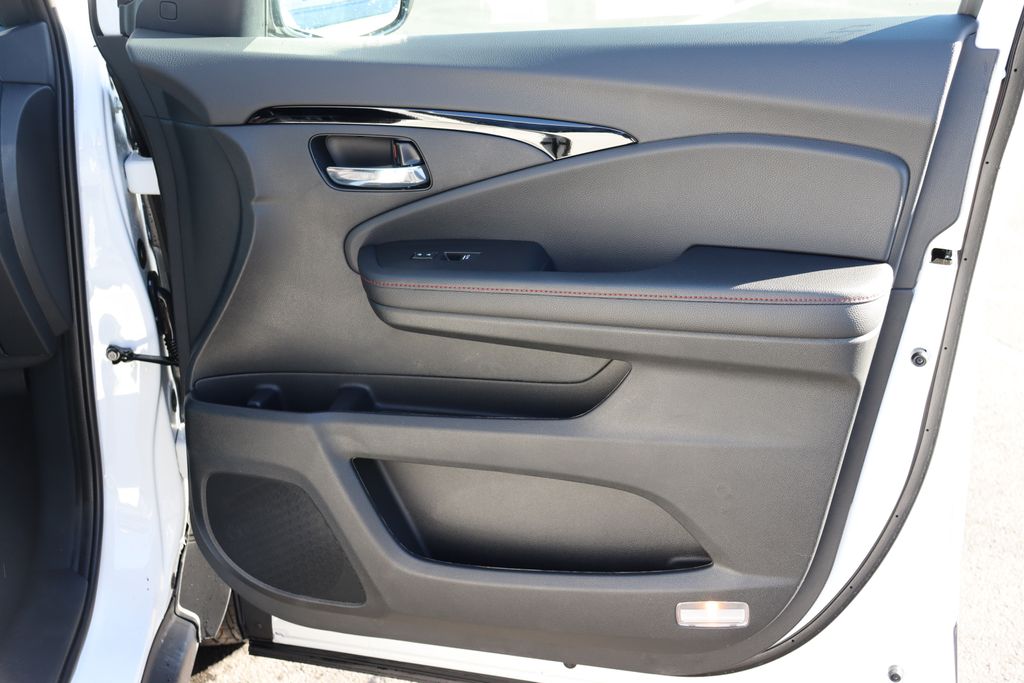 2026 Honda Ridgeline Black Edition photo 18