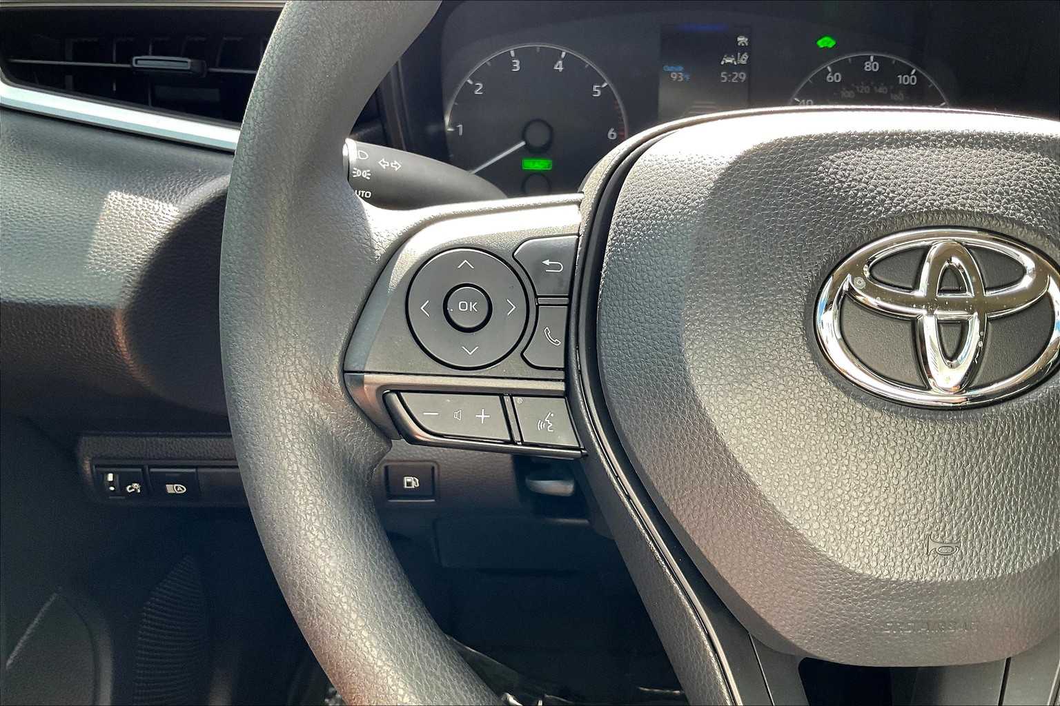 2023 Toyota Corolla Hybrid LE photo 17