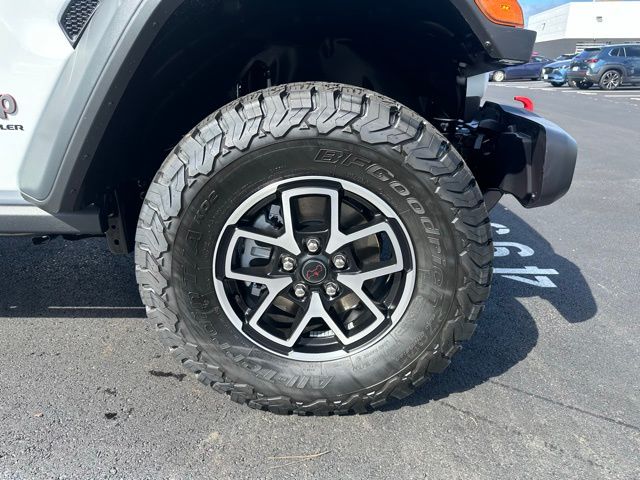 2025 Jeep Wrangler Rubicon photo 9