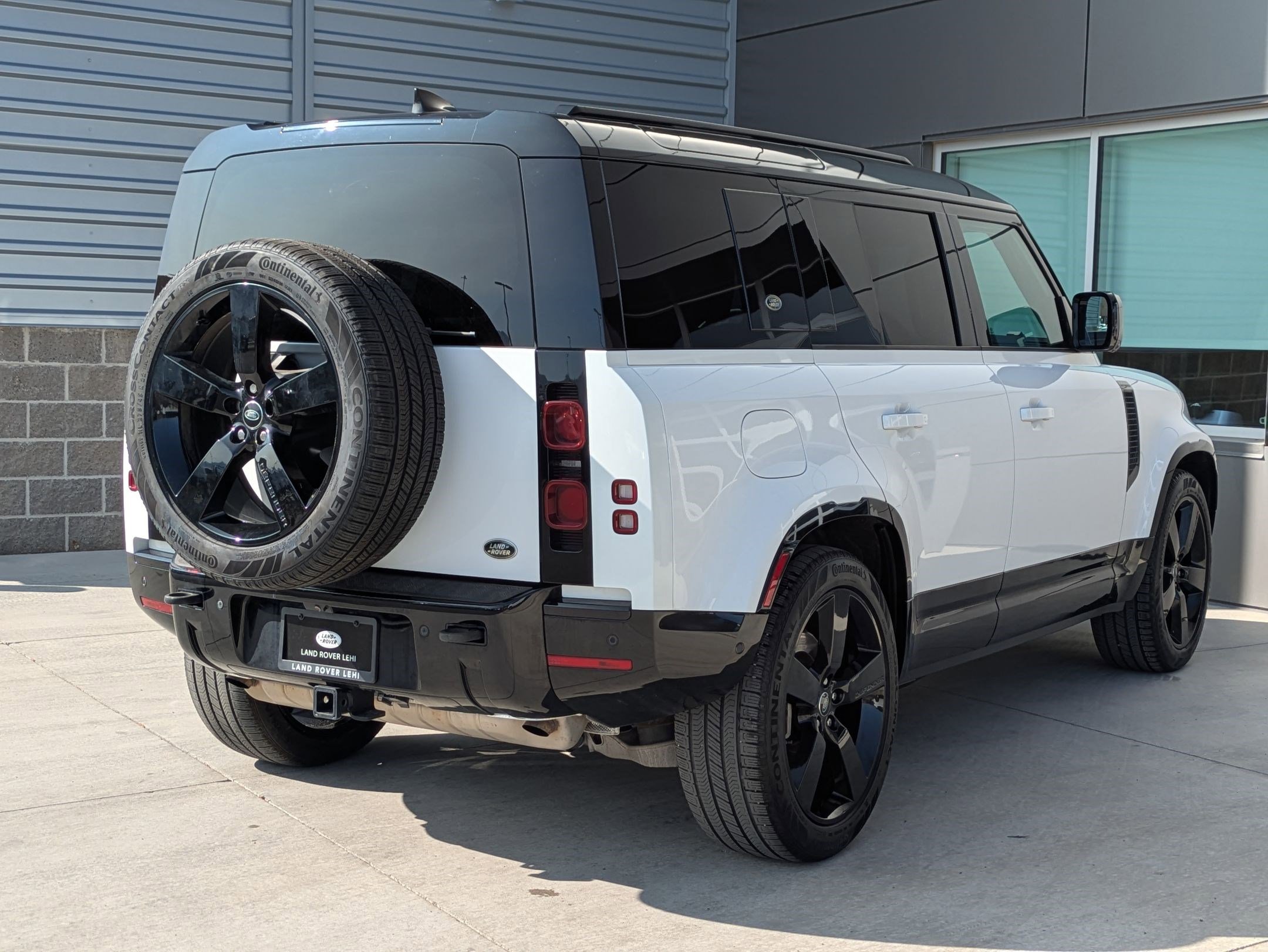 2022 Land Rover Defender 110 X-Dynamic HSE photo 5