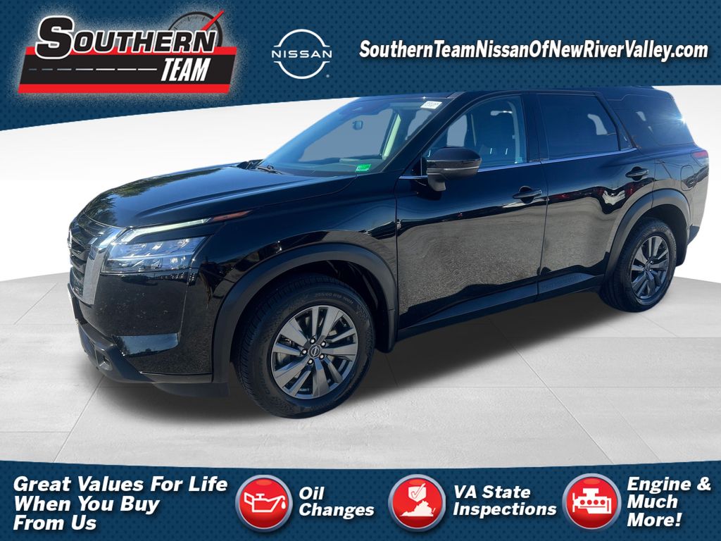 2022 Nissan Pathfinder SV's photo