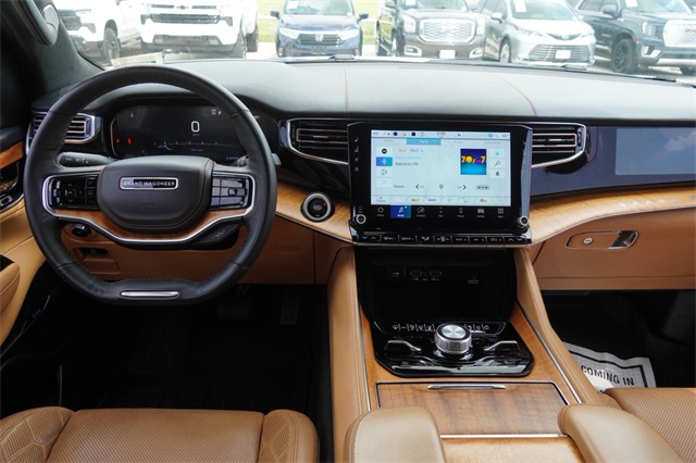2023 Jeep Grand Wagoneer III photo 13