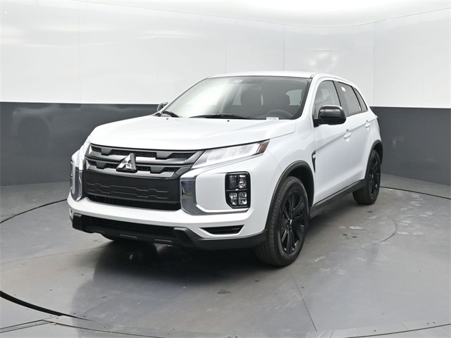 2025 Mitsubishi Outlander Sport LE's photo
