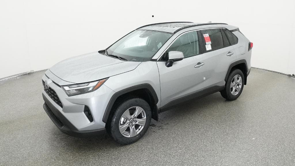 2025 Toyota RAV4 XLE's photo
