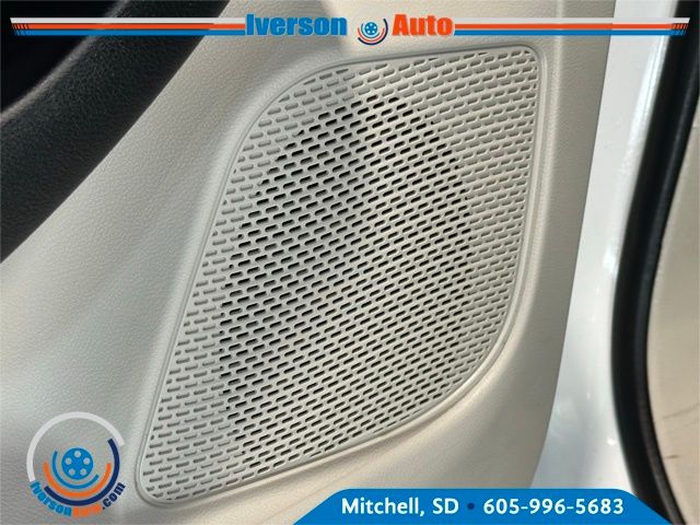 2017 Chrysler Pacifica Touring Plus photo 12