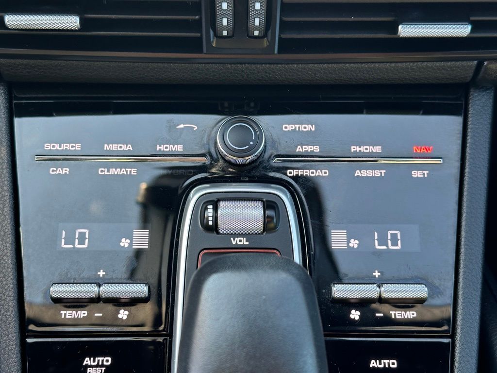 2022 Porsche Cayenne Coupe Base photo 34