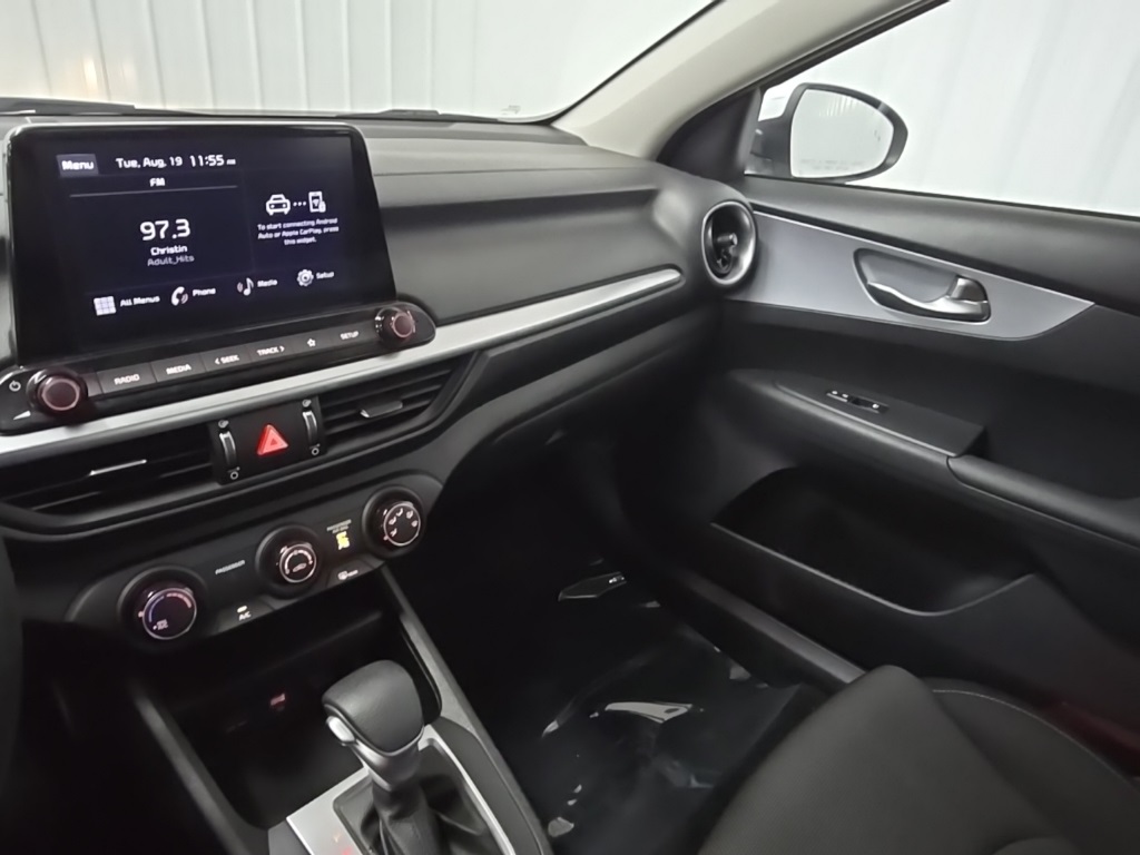 2022 Kia Forte LXS photo 24