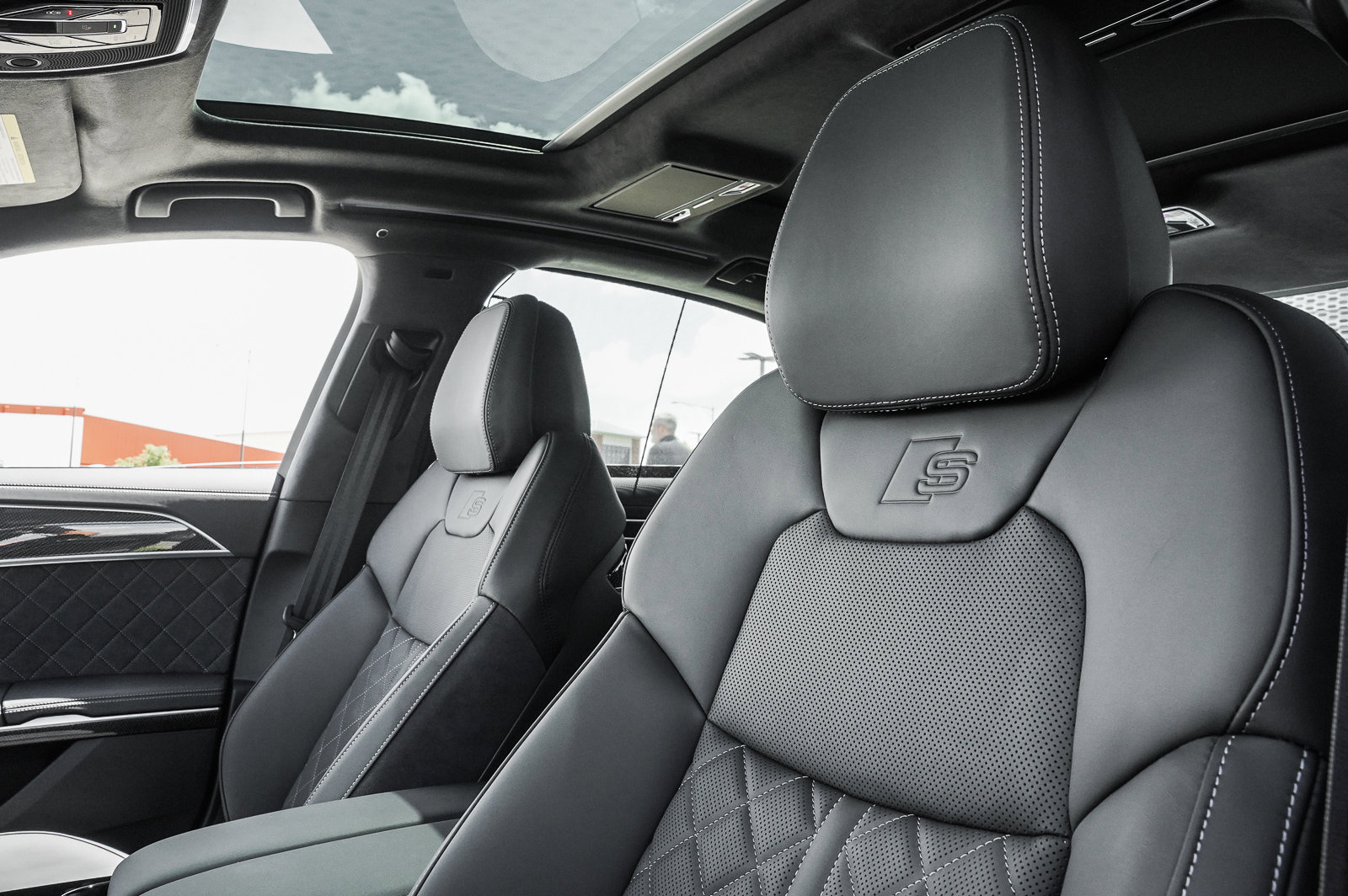 2025 Audi S8 4.0T photo 9