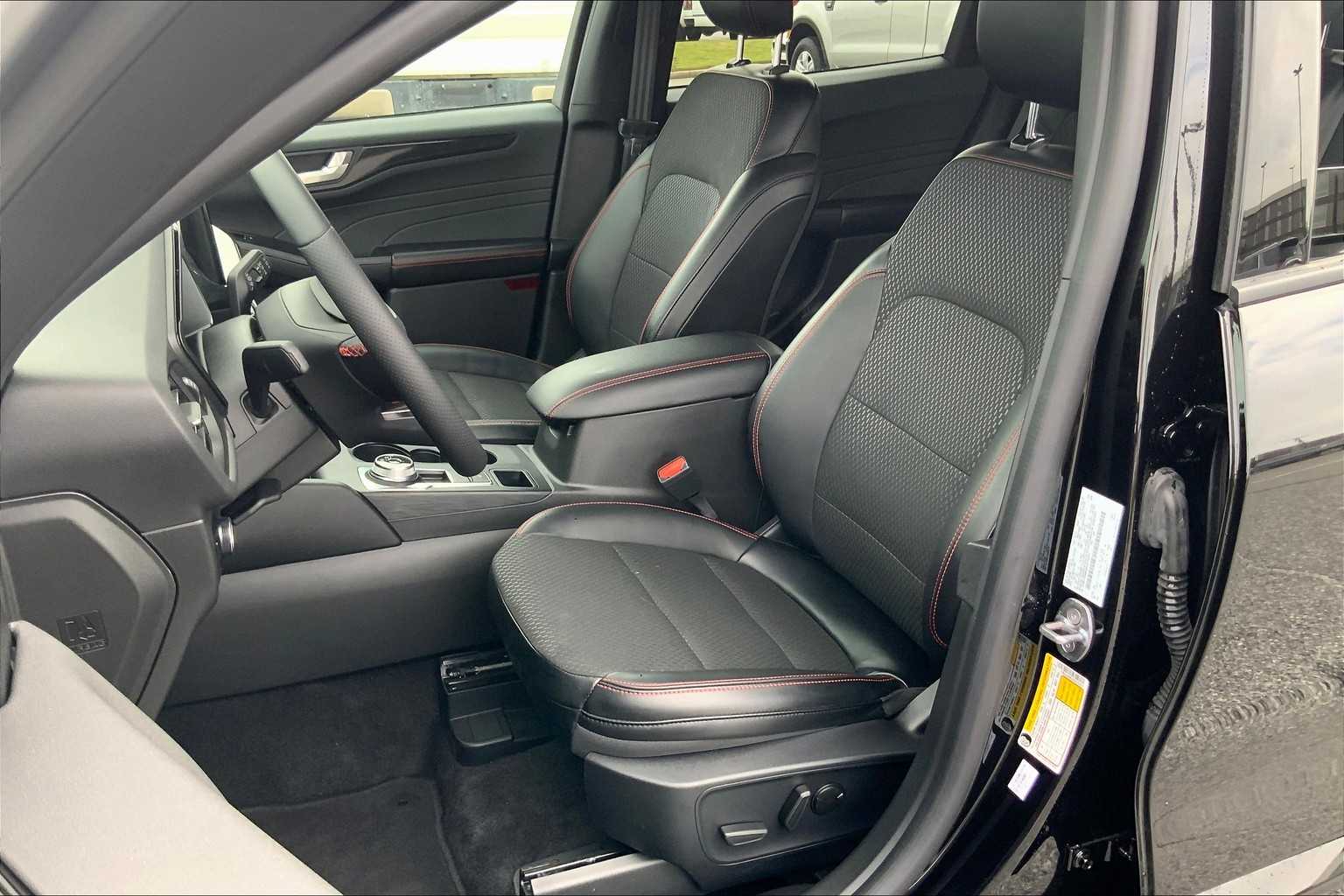 2024 Ford Escape ST-Line photo 7