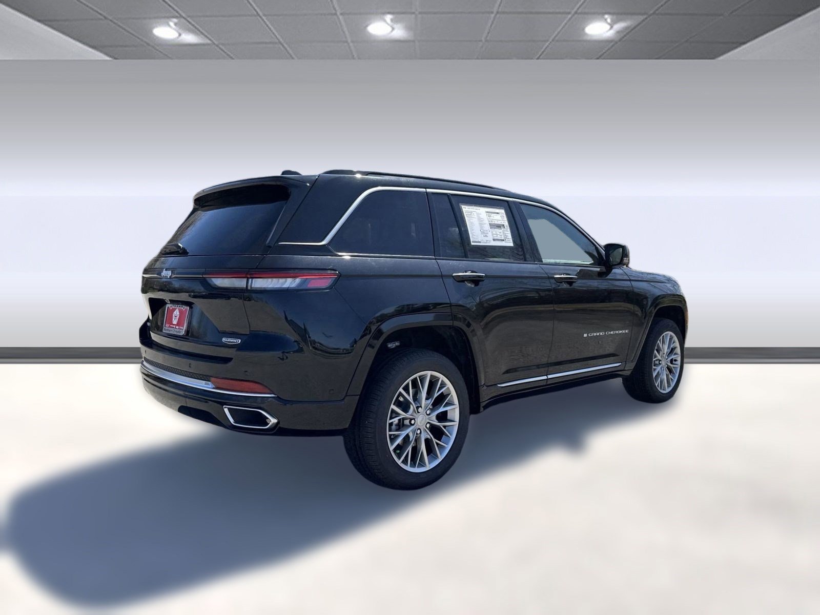 2025 Jeep Grand Cherokee Summit photo 4