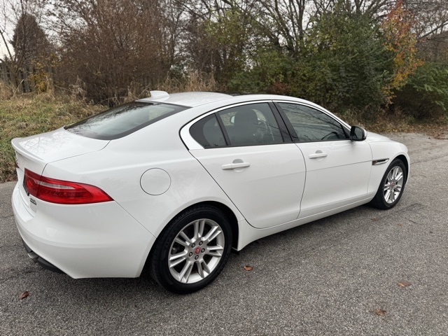2018 Jaguar XE Premium photo 4