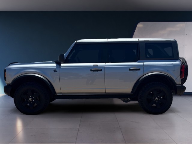 2023 Ford Bronco Black Diamond photo 2