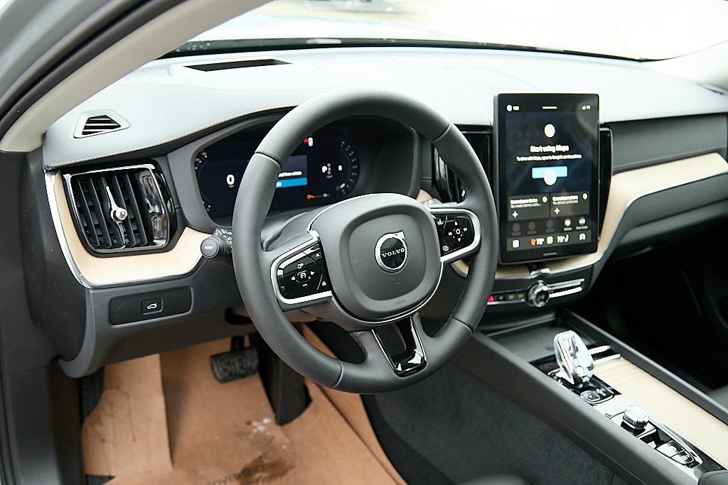 2026 VOLVO XC60 - Image 12