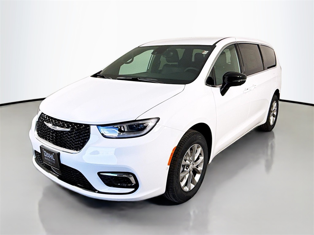 2026 Chrysler Pacifica photo 4