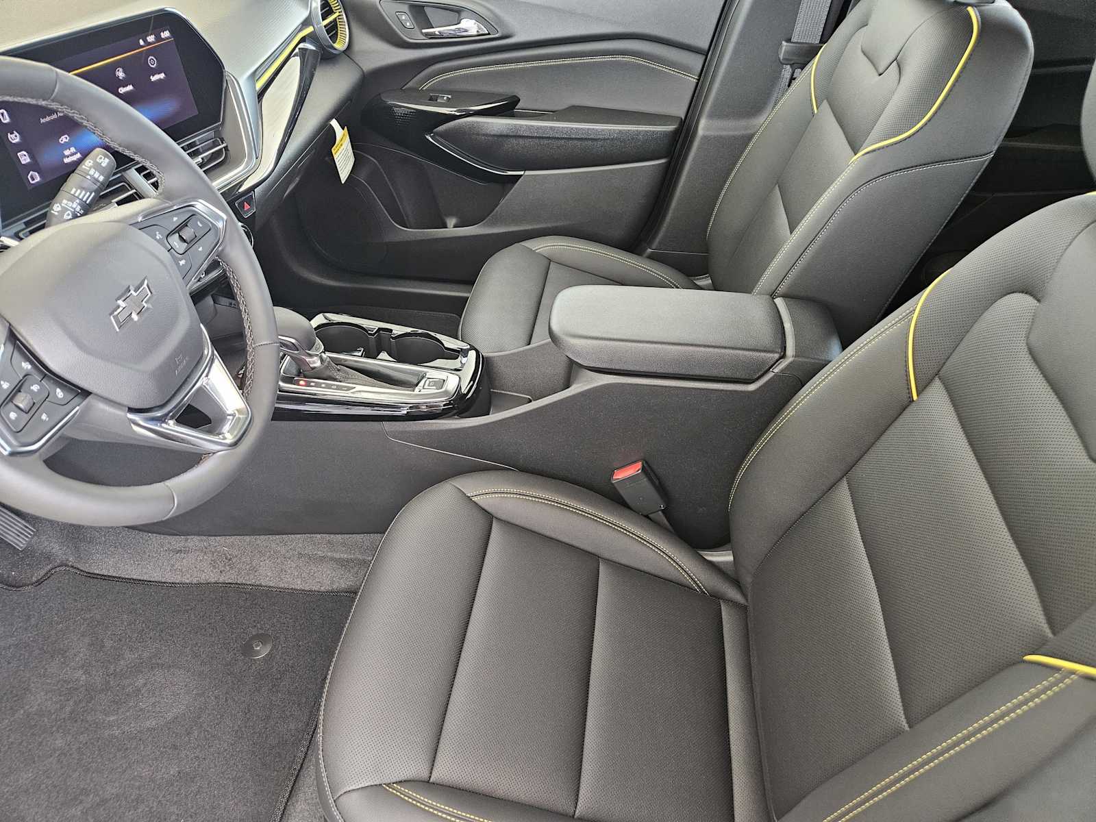 2025 Chevrolet Trax ACTIV photo 2